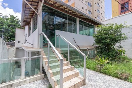 Casa à venda com 304m², 3 quartos e 2 vagas Casa à venda com 304m², 3 quartos e 2 vagasQuintal