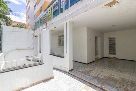 Casa à venda com 304m², 3 quartos e 2 vagas Casa à venda com 304m², 3 quartos e 2 vagasEntrada