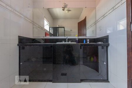 Casa à venda com 304m², 3 quartos e 2 vagas Casa à venda com 304m², 3 quartos e 2 vagasBanheiro