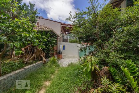 Casa à venda com 304m², 3 quartos e 2 vagas Casa à venda com 304m², 3 quartos e 2 vagasQuintal