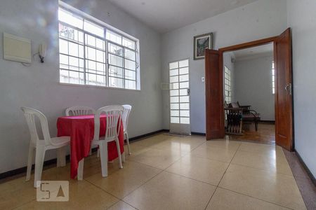 Casa à venda com 304m², 3 quartos e 2 vagas Casa à venda com 304m², 3 quartos e 2 vagasSala