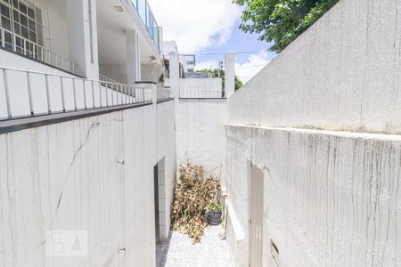 Casa à venda com 304m², 3 quartos e 2 vagas Casa à venda com 304m², 3 quartos e 2 vagasEntrada