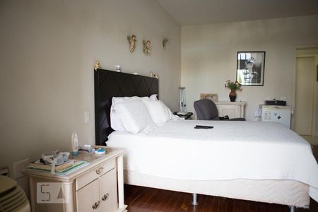 Casa à venda com 744m², 6 quartos e 8 vagasQuarto 1 - suíte