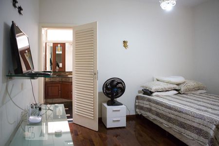 Casa à venda com 744m², 6 quartos e 8 vagasQuarto 3 - semi suíte