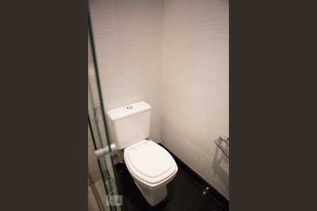 Casa à venda com 744m², 6 quartos e 8 vagasBanheiro suíte 7 -  primeiro andar