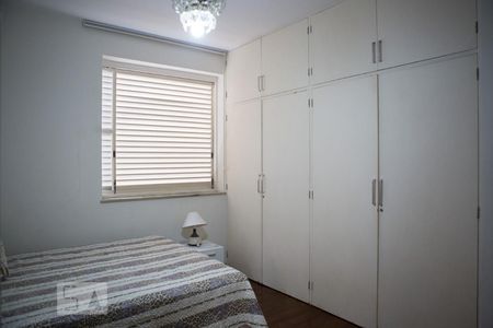 Casa à venda com 744m², 6 quartos e 8 vagasQuarto 3 - semi suíte