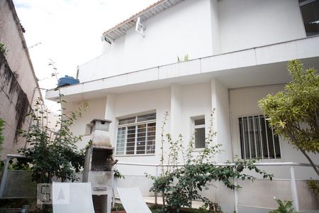 Casa à venda com 744m², 6 quartos e 8 vagasÁrea externa fundos