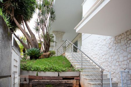 Casa à venda com 744m², 6 quartos e 8 vagasÁrea externa