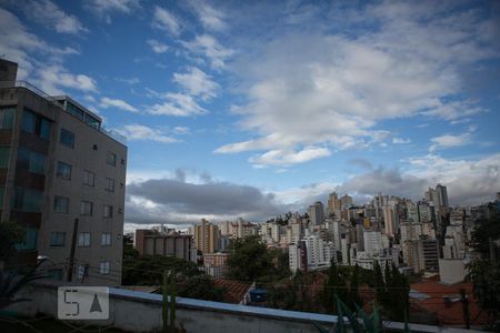 Casa à venda com 744m², 6 quartos e 8 vagasSalão gourmet - home theater - vista