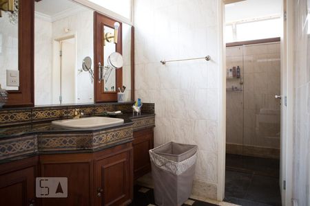 Casa à venda com 744m², 6 quartos e 8 vagasQuarto 2 - semi suíte