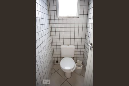 Casa à venda com 744m², 6 quartos e 8 vagasSalão gourmet - banheiro feminino