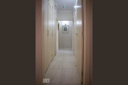 Casa à venda com 744m², 6 quartos e 8 vagasCorredor