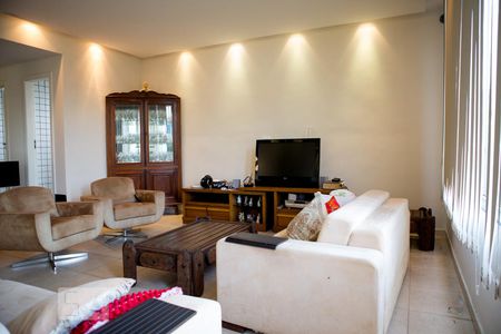 Casa à venda com 744m², 6 quartos e 8 vagasSalão gourmet - home theater