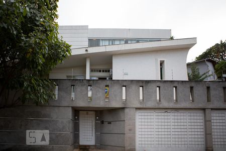 Casa à venda com 744m², 6 quartos e 8 vagasFachada
