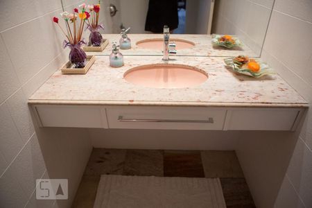 Casa à venda com 744m², 6 quartos e 8 vagasBanheiro 5 - suíte