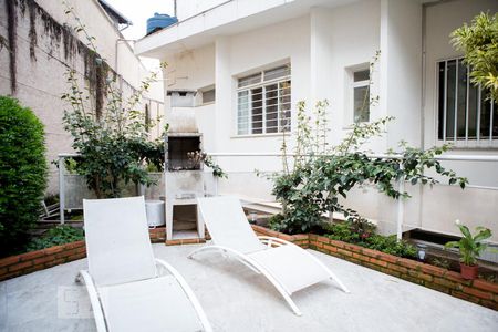 Casa à venda com 744m², 6 quartos e 8 vagasÁrea externa fundos