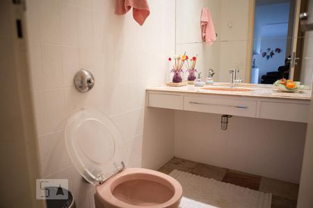 Casa à venda com 744m², 6 quartos e 8 vagasBanheiro 5 - suíte