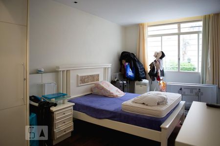 Casa à venda com 744m², 6 quartos e 8 vagasQuarto 2 - semi suíte