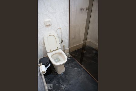 Casa à venda com 744m², 6 quartos e 8 vagasbanheiro 2 - semi suíte