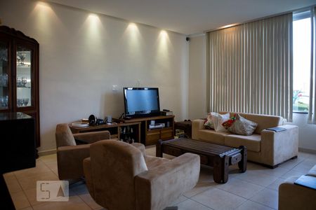 Casa à venda com 744m², 6 quartos e 8 vagasSalão gourmet - home theater