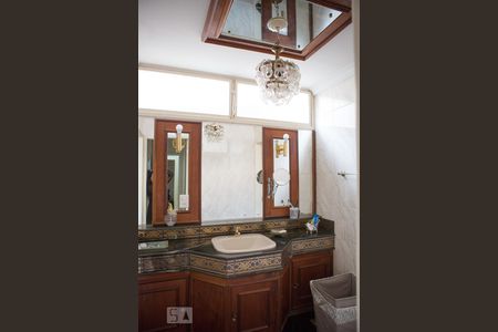 Casa à venda com 744m², 6 quartos e 8 vagasQuarto 2 - semi suíte