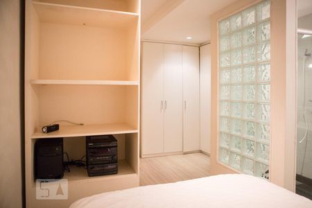 Casa à venda com 744m², 6 quartos e 8 vagasQuarto 7 - suíte primeiro andar