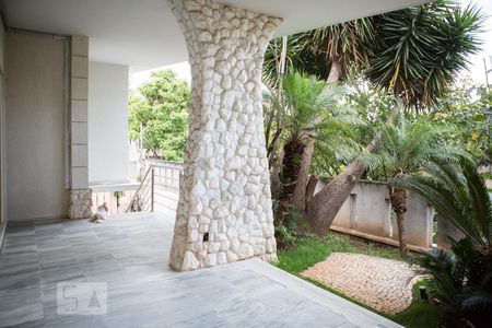 Casa à venda com 744m², 6 quartos e 8 vagasVaranda da sala