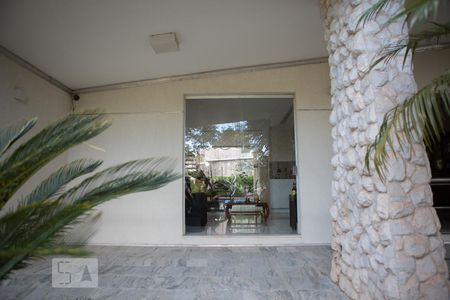 Casa à venda com 744m², 6 quartos e 8 vagasVaranda da sala