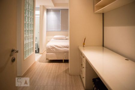 Casa à venda com 744m², 6 quartos e 8 vagasQuarto 7 - suíte primeiro andar