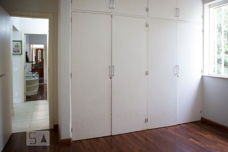 Casa à venda com 744m², 6 quartos e 8 vagasQuarto 4