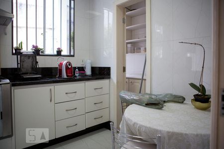 Casa à venda com 744m², 6 quartos e 8 vagasCozinha