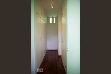 Casa à venda com 744m², 6 quartos e 8 vagasCloset