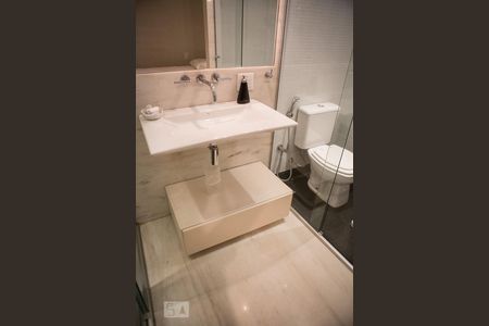 Casa à venda com 744m², 6 quartos e 8 vagasBanheiro suíte 7 -  primeiro andar