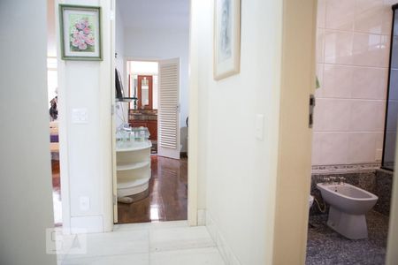 Casa à venda com 744m², 6 quartos e 8 vagasCorredor