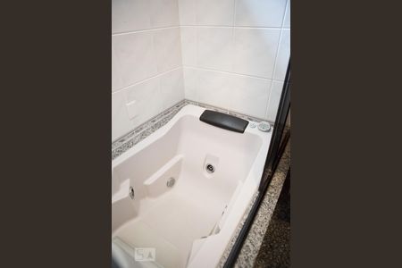 Casa à venda com 744m², 6 quartos e 8 vagasBanheiro do corredor