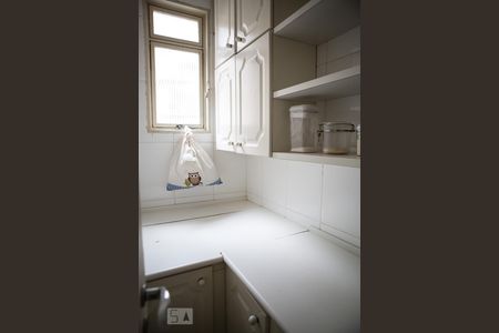 Casa à venda com 744m², 6 quartos e 8 vagasDespensa