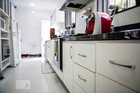 Casa à venda com 744m², 6 quartos e 8 vagasCozinha