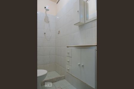 Banheiro de kitnet/studio para alugar com 1 quarto, 20m² em Centro, Rio de Janeiro