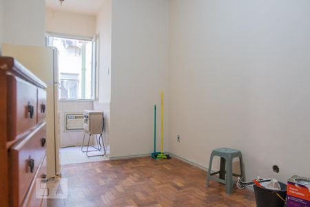 Sala/Cozinha de kitnet/studio para alugar com 1 quarto, 20m² em Centro, Rio de Janeiro
