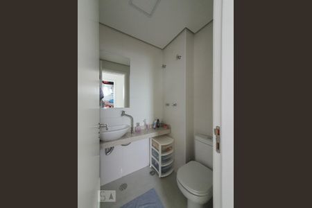 Apartamento à venda com 148m², 3 quartos e 3 vagas Apartamento à venda com 148m², 3 quartos e 3 vagasBanheiro de serviço