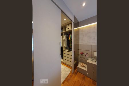 Apartamento à venda com 148m², 3 quartos e 3 vagas Apartamento à venda com 148m², 3 quartos e 3 vagasCloset da suíte 2