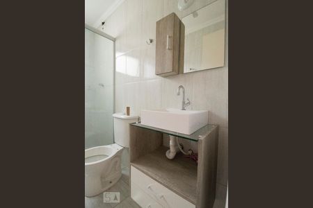 Banheiro de apartamento para alugar com 2 quartos, 63m² em Chácara Agrindus, Taboão da Serra