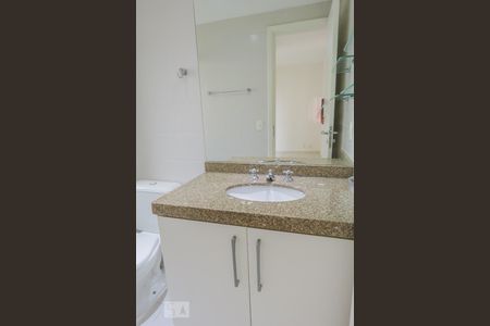 Banheiro suíte  de apartamento para alugar com 2 quartos, 70m² em Vila Olímpia, São Paulo