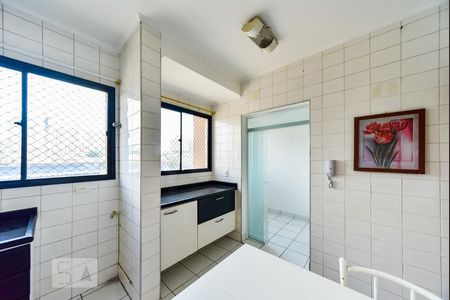 Apartamento à venda com 105m², 3 quartos e 2 vagasCozinha