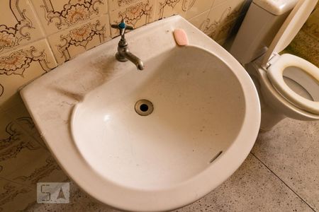 Apartamento para alugar com 57m², 2 quartos e sem vagaBanheiro - Torneira