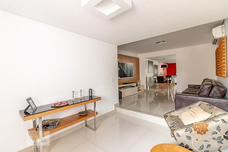 Casa à venda com 600m², 5 quartos e 2 vagasSala