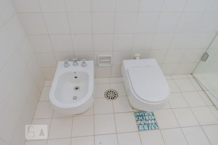 Banheiro suíte  de apartamento para alugar com 2 quartos, 80m² em Itaim Bibi, São Paulo