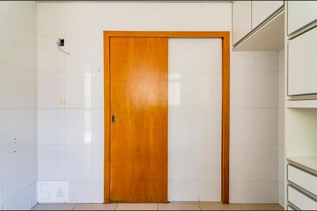 Apartamento para alugar com 220m², 4 quartos e 3 vagas Apartamento para alugar com 220m², 4 quartos e 3 vagasCozinha