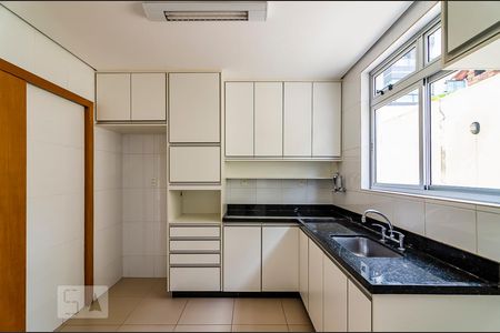 Apartamento para alugar com 220m², 4 quartos e 3 vagas Apartamento para alugar com 220m², 4 quartos e 3 vagasCozinha