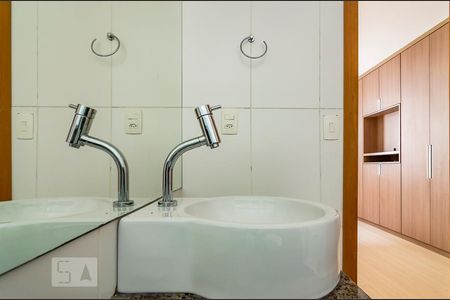 Apartamento para alugar com 220m², 4 quartos e 3 vagas Apartamento para alugar com 220m², 4 quartos e 3 vagasBanheiro da Suíte